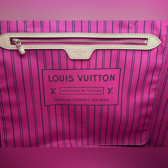 Louis Vuitton Neo Neverfull
Monogram (Without Pouch) MM Pink Lining - Picture 7 of 14